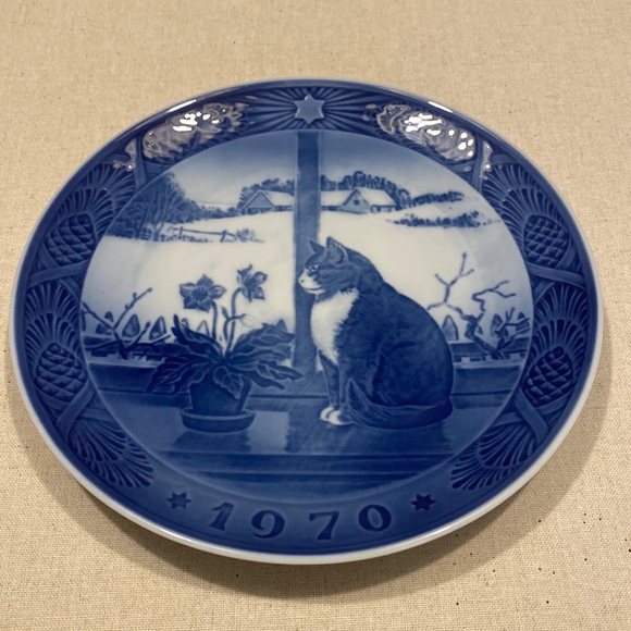 1970 Royal Copenhagen Christmas plate - Picture 1 of 2